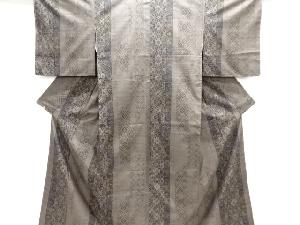 未使用品　縞に華紋模様織り出し本場泥大島紬着物(7マルキ)